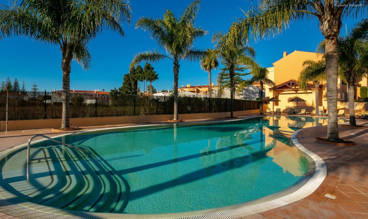 Luzbay Pool Apartments Экстерьер фото